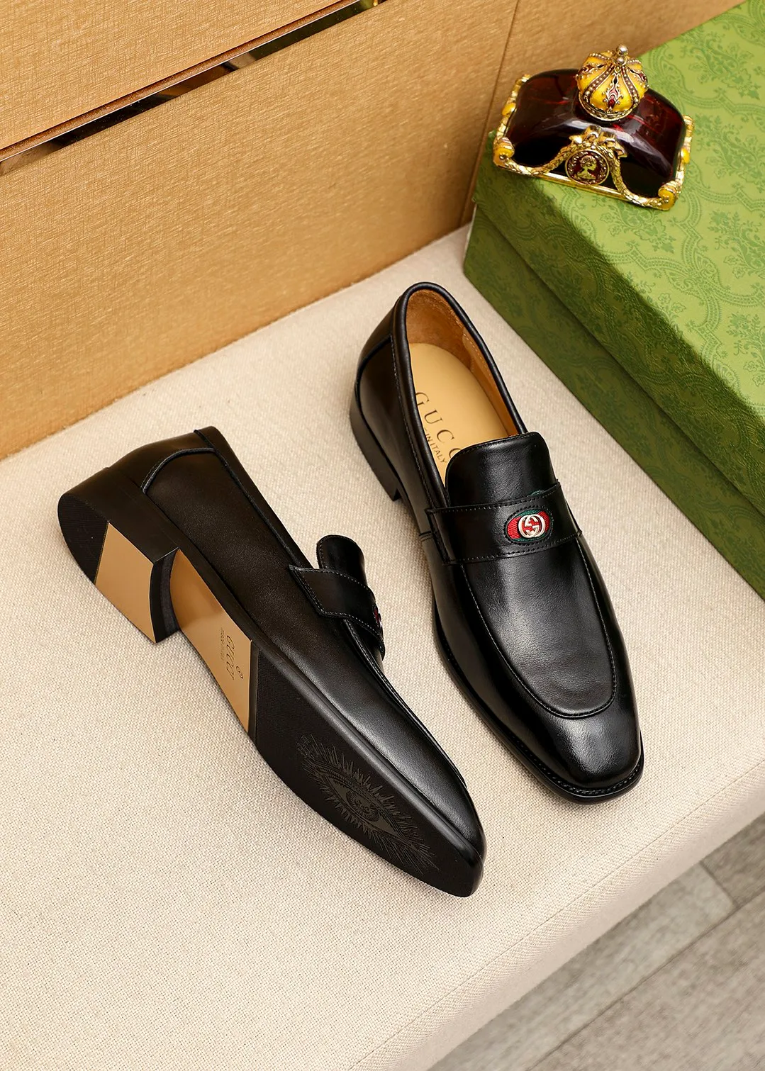 Men's shoes 💰442 💐 Product trademark: GUCCI "Gucci" casual leather shoes Regular size: 38-44 (45.46🉑️customized) Product materials: Selected imported first-layer calfskin upper + luxury hardware buckle, imported small dyed cowhide leather lining. Strong three-dimensional visual effect, combined outsole Color: 1⃣️color optional